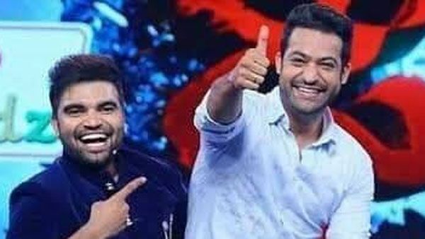 యాంకర్ ప్రదీప్‌కు జూనియర్ ఎన్టీఆర్ సర్‌ప్రైజ్ గిఫ్ట్: ఏకంగా స్టార్ హీరోనే అలా చేయడంతో షాకైపోయాడు!