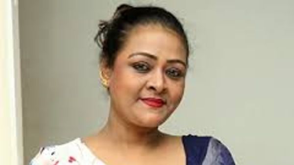 డైరెక్టర్ తేజ ఫోన్ చేసి అలా అనడంతో ఏడ్చేశా.. అసలు విషయం చెప్పిన షకీలా