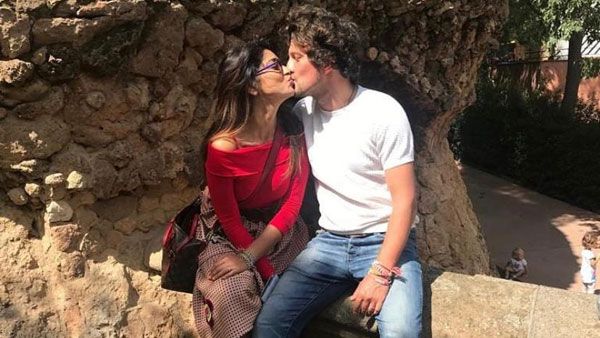 బాహ్య ప్రపంచంలో సీనియర్ హీరోయిన్ ముద్దులాట.. నెవర్ బిఫోర్ అనేలా లిప్ లాక్