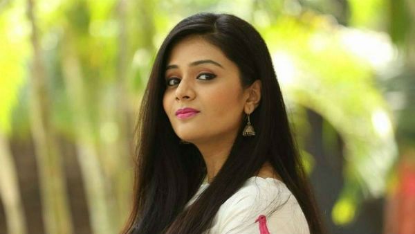 అక్కడ దుకాణం సర్దేయడంతో ఇక్కడ దూరేసింది.. వామ్మో శ్రీముఖి ప్లానింగ్ మామూలుగా లేదు!