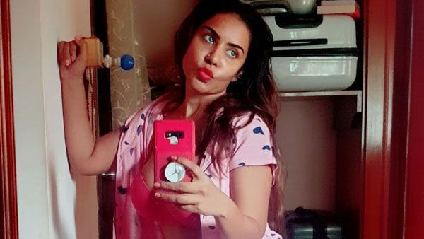 ఆ హీరోయిన్లపై శ్రీరెడ్డి సంచలన వ్యాఖ్యలు: వాళ్లలా తాను అలాంటి బ్రాలు వేసుకోనంటూ చూపించింది!