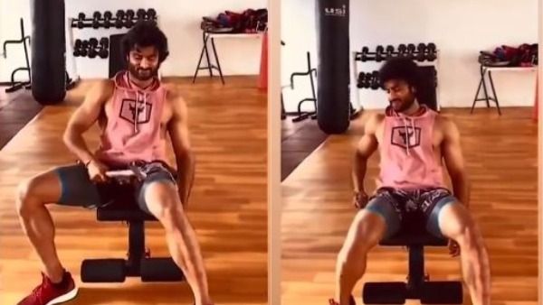 ఇదెక్కడి వింతరా బాబు.. సుత్తితో కొట్టేసుకుంటోన్న హీరో.. వీడియో వైరల్