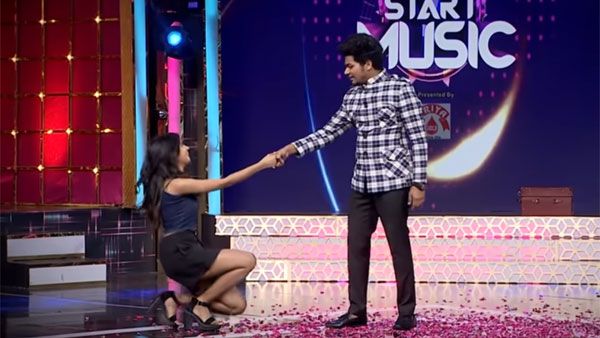 ఏకంగా ఎంగేజ్మెంట్ రింగ్ తెచ్చేసిన బోల్డ్ పాప.. అవినాష్ అరియానాల నిశ్చితార్థం!