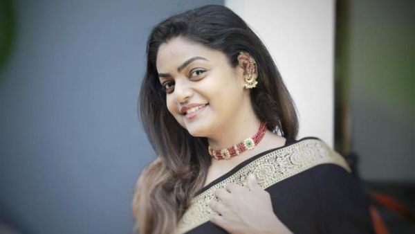 మేకప్‌ మ్యాన్‌కు ‘కార్తీక దీపం’ వంటలక్క షాక్: సెట్స్‌లో ఊహించని పని చేసిన ప్రేమీ విశ్వనాథ్