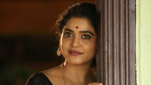 టాలీవుడ్ తెరకు మరో ముద్దుగుమ్మ.. ఊర్వశి ఓటీటీలో కళ మూవీ రిలీజ్