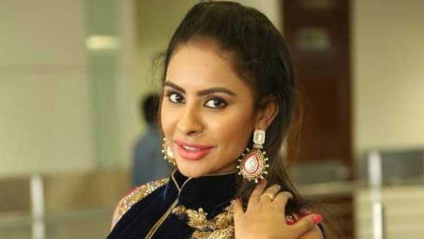 నా సినిమా రిలీజ్ చేస్తే.. వకీల్ సాబ్‌కి వసూళ్ళు లేకుండా పోతాయి.. శ్రీరెడ్డి షాకింగ్ ట్రైలర్