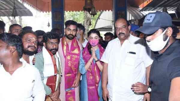 అన్నవరంలో ‘ఉప్పెన’.. హీరోహీరోయిన్ల ప్రత్యేక పూజలు