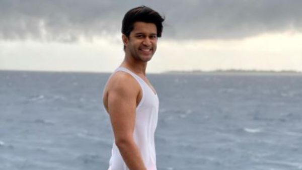 షర్ట్ విప్పేసి అలా.. జాలీమూడ్‌లో అభిజిత్.. మాల్దీవుల్లో రచ్చ