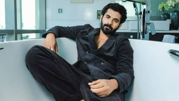 శుభవార్త చెప్పిన అఖిల్ సార్థక్: చేతిలో పట్టుకుని చూపించేశాడు.. ఎదుగుతున్నావంటూ మోనాల్ కామెంట్!