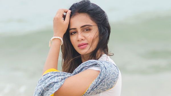 నన్ను రెండో పెళ్లి చేసుకొంటావా? ప్రముఖ నటుడి భార్యకు నెటిజన్ షాక్