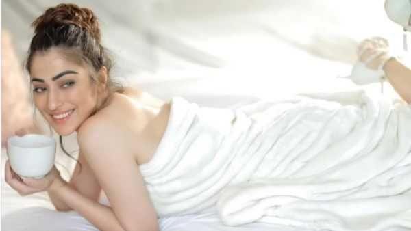 కావాల్సినవన్నీ కూడా లోపలే ఉన్నాయ్.. నగ్నంగా పోజు.. కవ్విస్తోన్న రాయ్ లక్ష్మీ