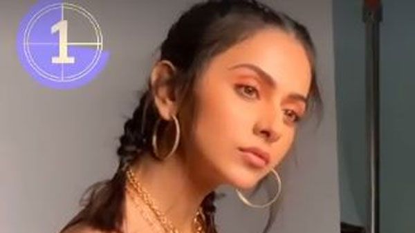 చిన్నపిల్లలా మారిన రకుల్.. అలా ఎగురుతూ రచ్చ!