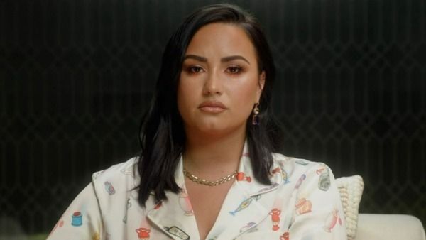 డ్రగ్స్ మత్తులో రేప్ చేశారు.. చనిపోయానని వదిలేశారు.. రేప్ ఘటనను బయటపెట్టిన సింగర్