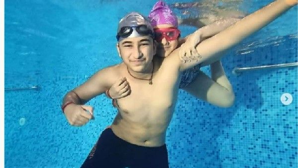 గౌతమ్‌తో సితార పోటీ.. అన్నయ్యతో అలా అంటూ స్విమ్మింగ్.. పిక్స్ వైరల్