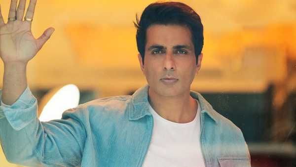 వంద రూపాయల రీచార్జ్ దొరుకుతుందా?.. సోనూ సూద్ సెటైర్