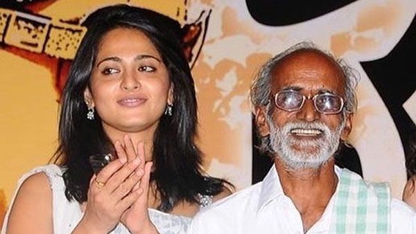 వేదం నాగయ్యతో అనుష్క ఫోటో వైరల్ .. కల్మషం లేని స్మైల్ ఫొటో చూపించి.. ఎమోషనల్..