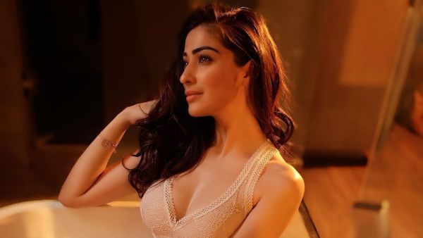 బాత్ టబ్‌లో సెగలు పుట్టిస్తున్న లక్ష్మీ రాయ్.. అంత చిన్న డ్రెస్సులో ఎంతో ఘాటుగా...