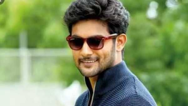 డజన్ ఫ్లాప్ సినిమాలు..అయినా వరుస ఆఫర్స్, ఎలా చెప్మా ?