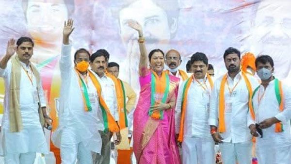 యాక్టర్ హేమ పాలిటిక్స్‌లోకి రీ ఎంట్రీ.. ఆ పార్టీలో చేరి జోరుగా ప్రచారం