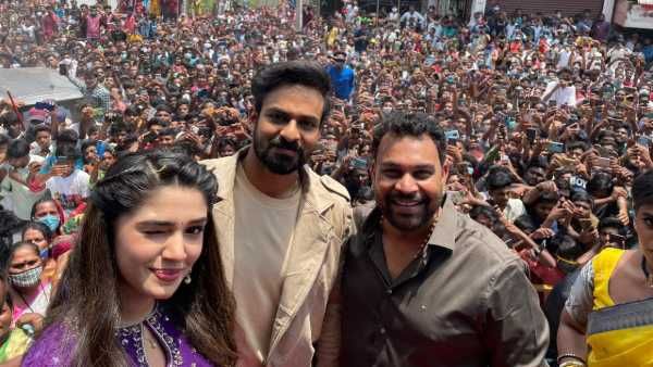 బేబమ్మ కోసం ‘ఉప్పెన’లా.. ఖమ్మంలో క‌ృతిశెట్టి రచ్చ