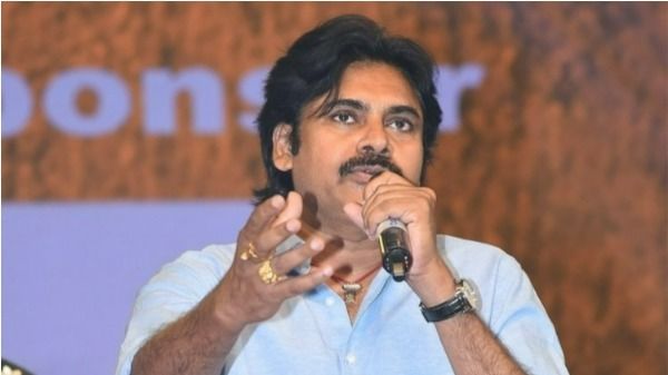 పోస్టర్ చూసి సినిమా కొన్నాడు.. ఆయనకు ఆ సెన్స్ ఉంది.. దిల్ రాజుపై పవన్ కల్యాణ్ ప్రశంసల వర్షం