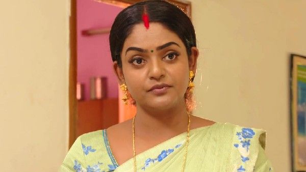 ‘కార్తీక దీపం’ వంటలక్కకు చేదు అనుభవం: ఆ హీరోయిన్‌తో కలిసుండగా.. ప్రేమీ విశ్వనాథ్‌పై తొలిసారి ఇలా!