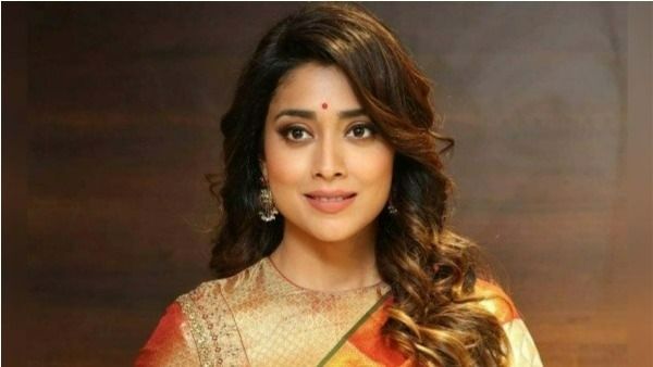 షూటింగ్ మధ్యలోనే వెళ్లిపోయిన శ్రియా సరన్.. ఆ హీరో కారణంగా సగం డబ్బులు మాత్రమే వెనక్కి ఇచ్చేసి..