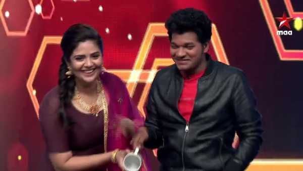 కారులోనే కానిచ్చేస్తున్నారు.. రాత్రి పూట శ్రీముఖి అవినాష్ రచ్చ