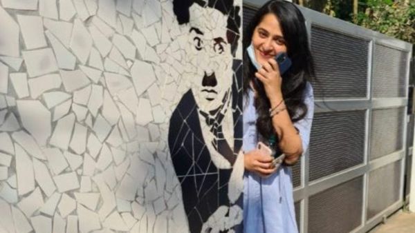 అర్ధరాత్రి అలజడి రేపిన అనుష్క శెట్టి.. గోడ చాటున అలా కనిపించడంతో..