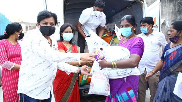 మహిళల కోసం కమెడియన్ ఆలీ కీలక నిర్ణయం.. భార్య జుబేదాతో కలిసి ఒకేసారి 130మందికి చేయూత..