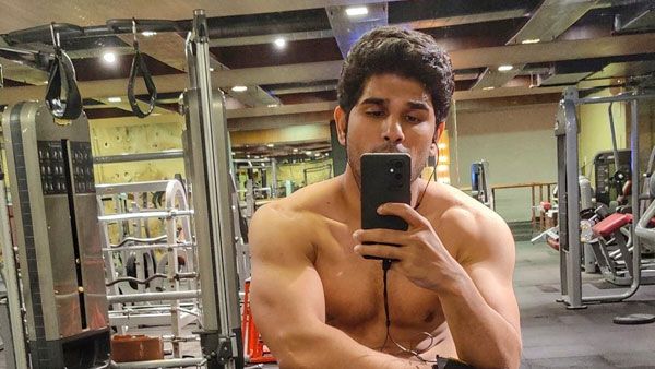 మొదటిసారి కండలు చూపిస్తూ షాక్ ఇచ్చిన అల్లు శిరీష్.. ఫిట్‌నెస్‌తోనే చంపేశాడుగా