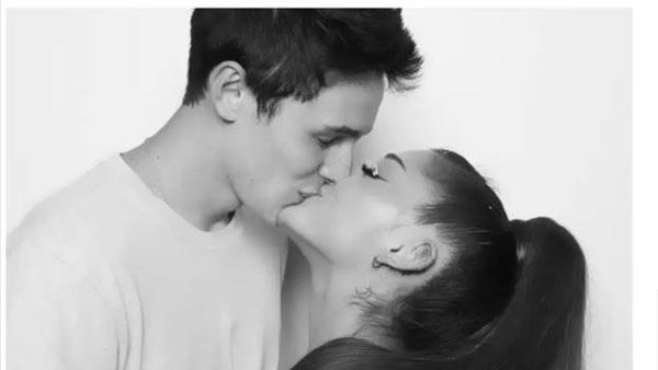 సీక్రెట్‌గా మ్యారేజ్ చేసుకొన్న ప్రముఖ సింగర్..పెళ్లికి ముందే ప్రియుడితో రొమాన్స్ రచ్చ..ఫోటోలు వైరల్!