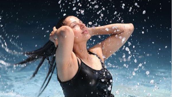 స్నానం చేస్తూ భూమిక చావ్లా సెక్సీ స్టిల్.. 42 ఏళ్ళ వయసులో తడి అందాలు చిమ్ముతూ..