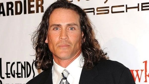 సినిమా ప్రపంచంలో మరో విషాదం.. విమాన ప్రమాదంలో 'టార్జాన్' హీరో దుర్మరణం