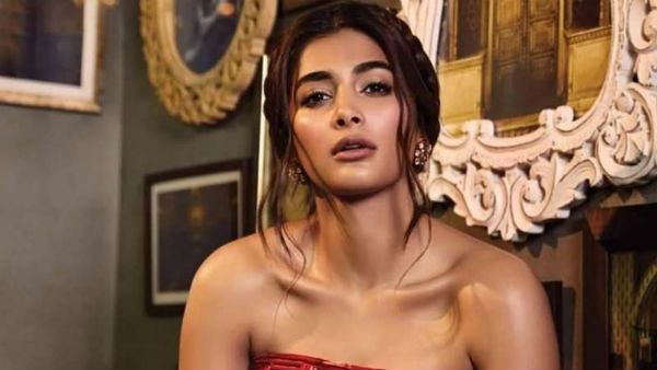 బ్రాలెస్ ఫొటోతో రెచ్చిపోయిన పూజా హెగ్డే: తొలిసారి అలాంటి ఫోజుతో షాకిచ్చిన బుట్టబొమ్మ