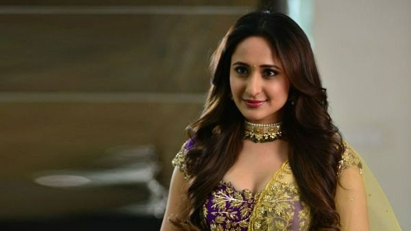 బాలయ్య అంటే భయం… ఆయన ప్రవర్తనతో షాకయ్యా.. హీరోయిన్ ఆసక్తికర కామెంట్స్!