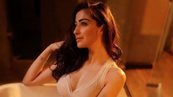 'పటాకా'గా మారి ఎల్లోడ్రెస్‌లో సెగలు రేపుతున్న రత్తాలు.. !