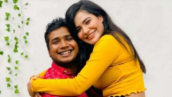 పోలీసులకు చిక్కిన అషు రెడ్డి, రాహుల్: ఆ ఫొటోలు బయటకు రావడంతో మేటర్ లీక్.. వాళ్ల రియాక్షన్ చూస్తే!