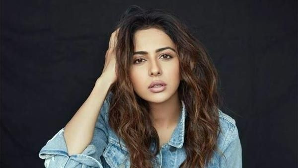 కండోమ్స్‌తో ఆటాడుకోనున్న రకుల్ ప్రీత్.. ఆ మూవీలో మరింత హాట్ హాట్‌గా..