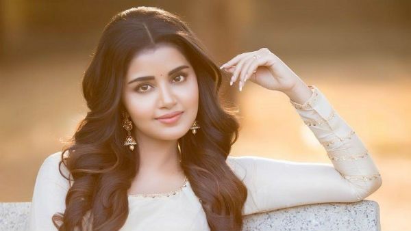 సన్నీలియోన్ తరువాత, బీహార్ పరీక్షల్లో అనుపమ పరమేశ్వరన్.. ఏకంగా టీచర్ పోస్టు కోసం..