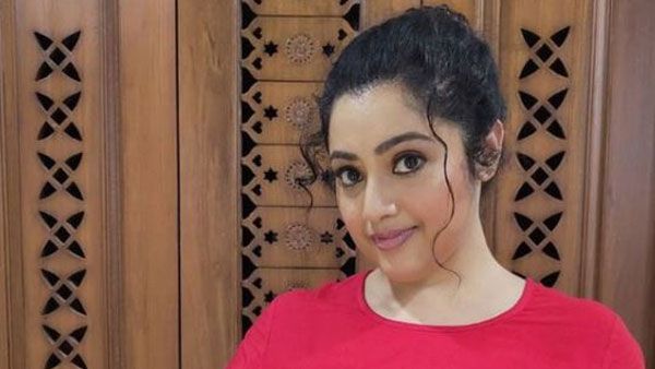 Meena షాకింగ్ ఫొటో: 20లో అయినా 40లో అయినా అదే అందం.. చంపేస్తున్నావ్ మీనా..