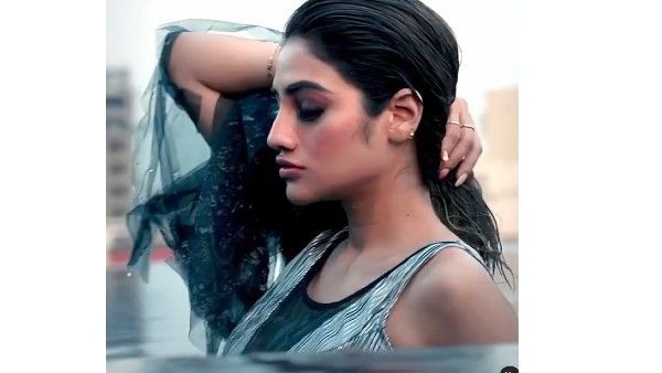 నుస్రత్ జహాన్ స్విమింగ్ పూల్ వీడియో వైరల్.. ప్రియుడితో ప్రెగ్నెన్సీ తర్వాత అలా హాట్‌గా