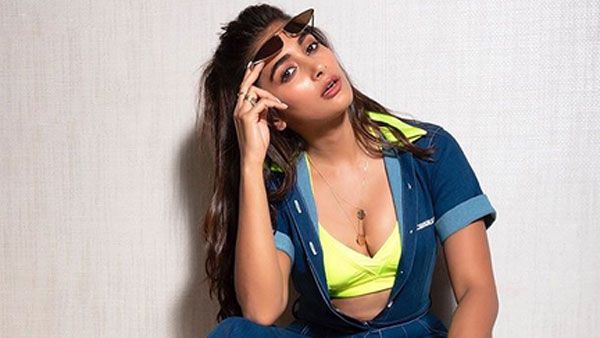 పూజా హెగ్డే అందాల విందు: ట్రాన్స్‌పరెంట్ శారీలో క్లీవేజ్ షో.. సెగలు రేపుతోన్న బుట్టబొమ్మ