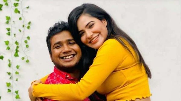 Ashu Reddy కి అక్కడ ముద్దు పెట్టిన రాహుల్: ఆమెతో కలిసి సర్‌ప్రైజ్ అనౌన్స్‌మెంట్ అంటూ షాకింగ్ పోస్ట్