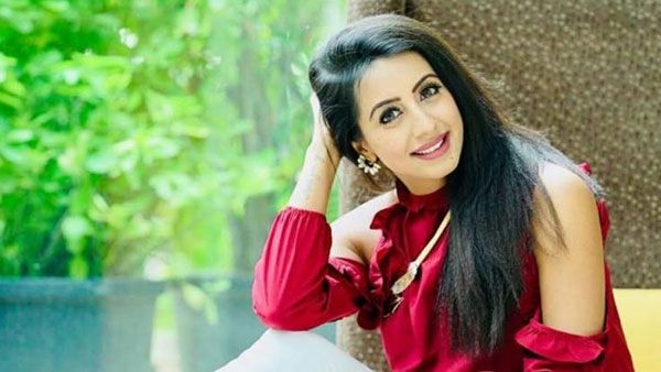 మానవత్వం చూపిన హీరోయిన్ సంజన గల్రానీ.. సినీ కార్మికులకు రేషన్ కిట్లు