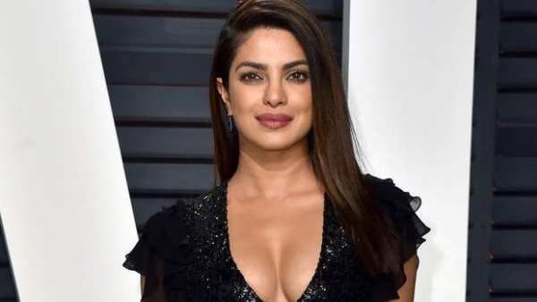 బికినీలో డోసు పెంచేసిన ప్రియాంక చోప్రా: ఏకంగా అలాంటి సెల్ఫీతో రచ్చ.. ఈ సారి మరింత ఘాటుగా!