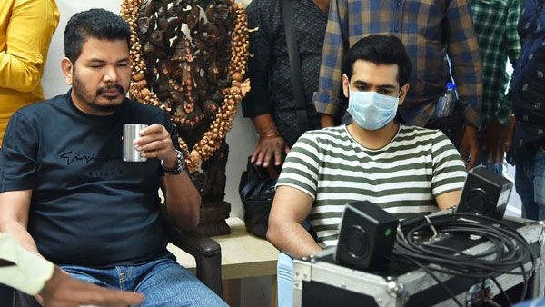 RAPO19: సడన్ గా రామ్ సినిమా సెట్ లో ప్రత్యక్షమైన స్టార్ డైరెక్టర్ శంకర్.. ఎందుకంటే?