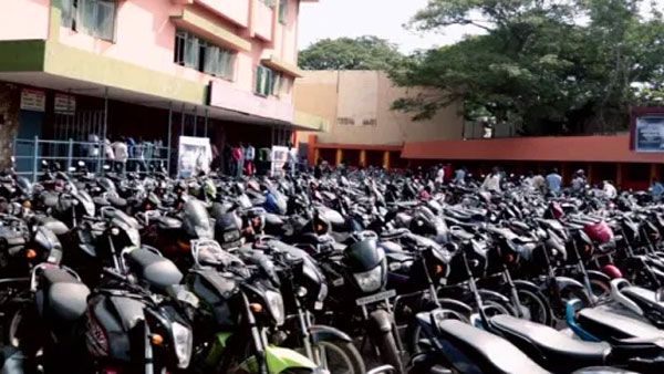 థియేటర్స్‌లో పార్కింగ్ చార్జీలు బాదుడు.. ప్రభుత్వంతో ఫిలిం ఛాంబర్ పెద్దల చర్చలు