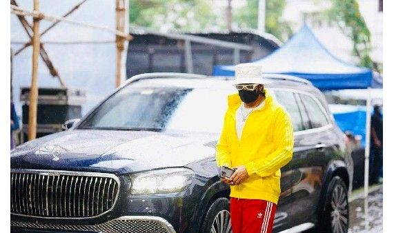 రణ్‌వీర్ సింగ్ గ్యారేజ్‌లో మరో ఖరీదైన కారు.. తనకు తానే గిఫ్ట్.. కళ్లు చెదిరేలా కారు ఖరీదు