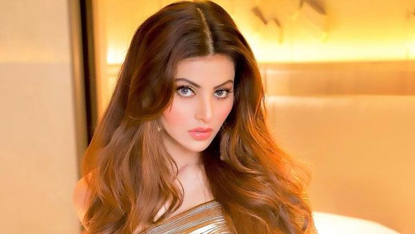 నన్ను ముద్దు పెట్టుకుంటారా? సోషల్ మీడియా‌లో ఊర్వశి రటేలా పోస్ట్ రచ్చ